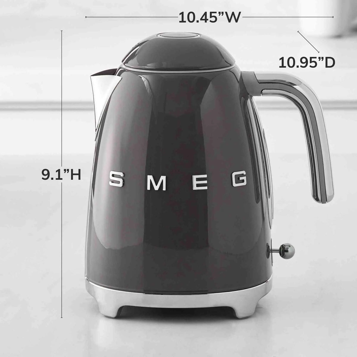SMEG Electric Kettle with 360˚ swivel base, auto-shutoff, water-level indicators, gentle steam release, and removable limescale filter