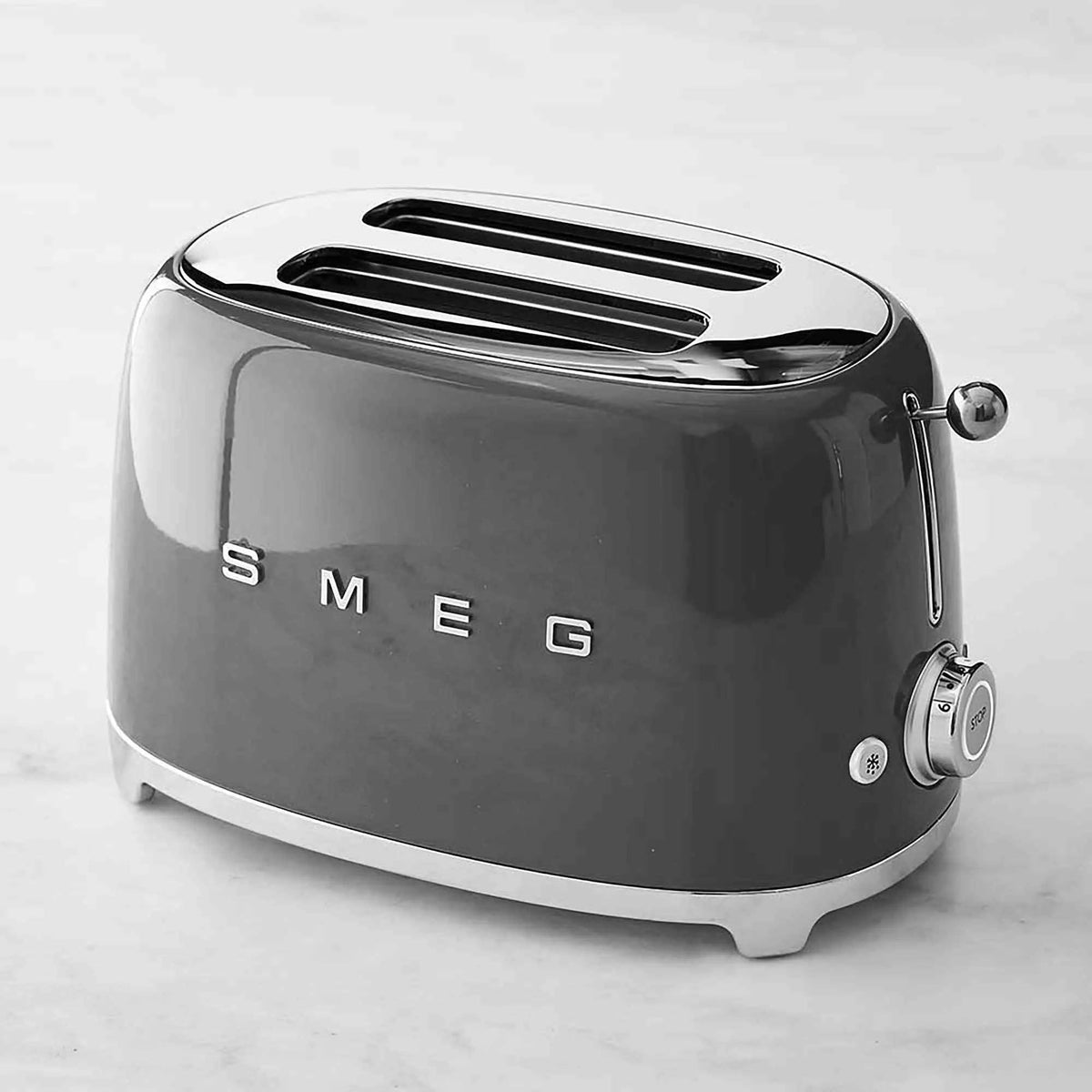 SMEG 2 Slice Retro Toaster with two extra-wide slots and six browning levels in vintage 1950s design