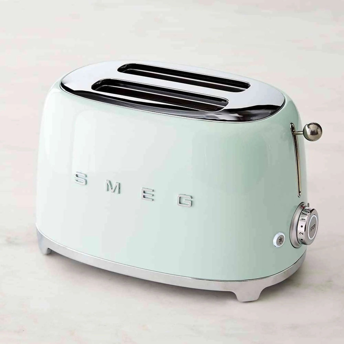SMEG 2 Slice Retro Toaster with extra-wide slots and six browning levels in midcentury style