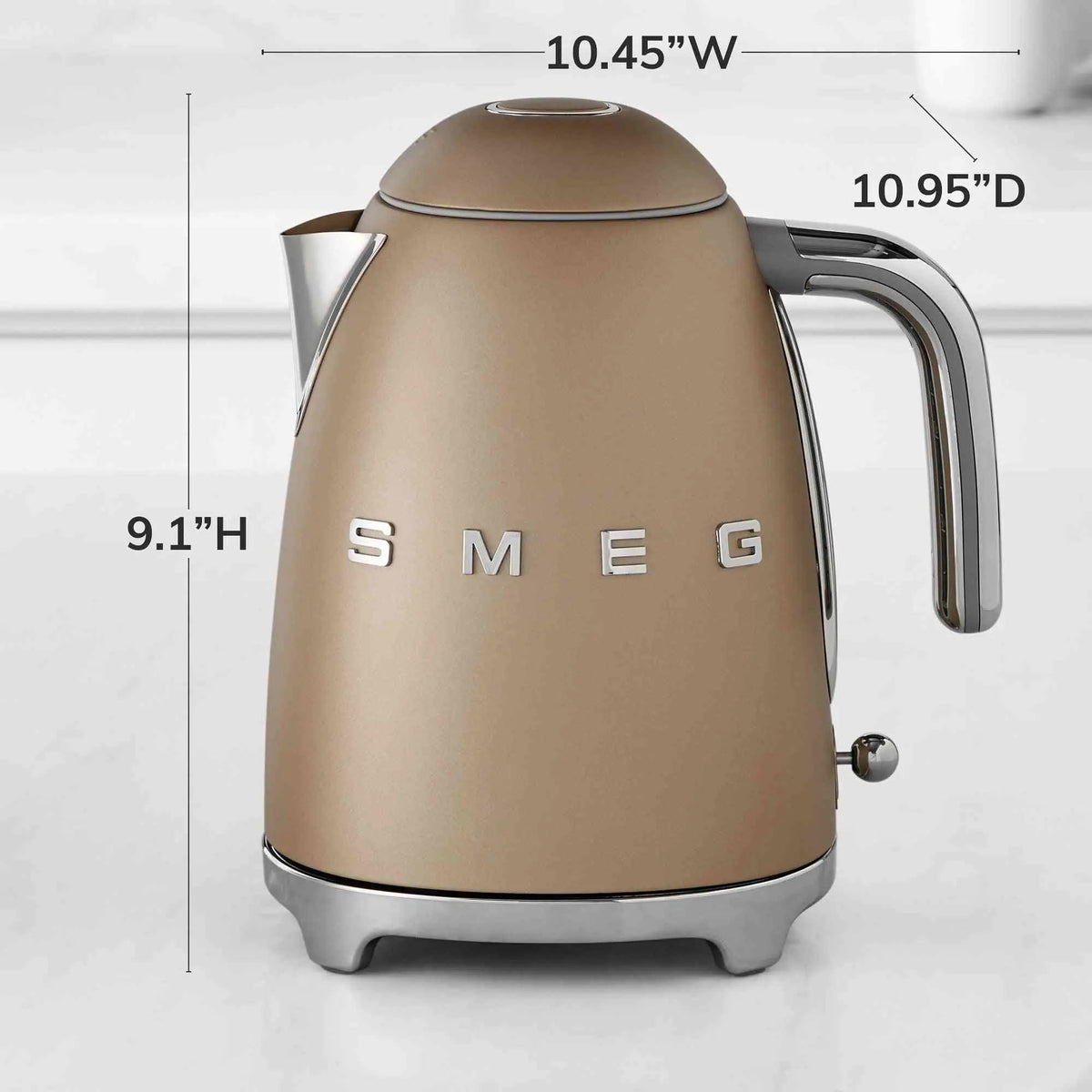 SMEG electric kettle with 360˚ swivel base, auto-shutoff, water-level indicators, steam release, and removable limescale filter
