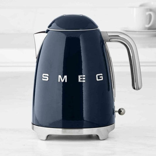 SMEG Electric Kettle with 360° swivel base, auto shut-off, water-level indicators, gentle steam release, and removable limescale filter.