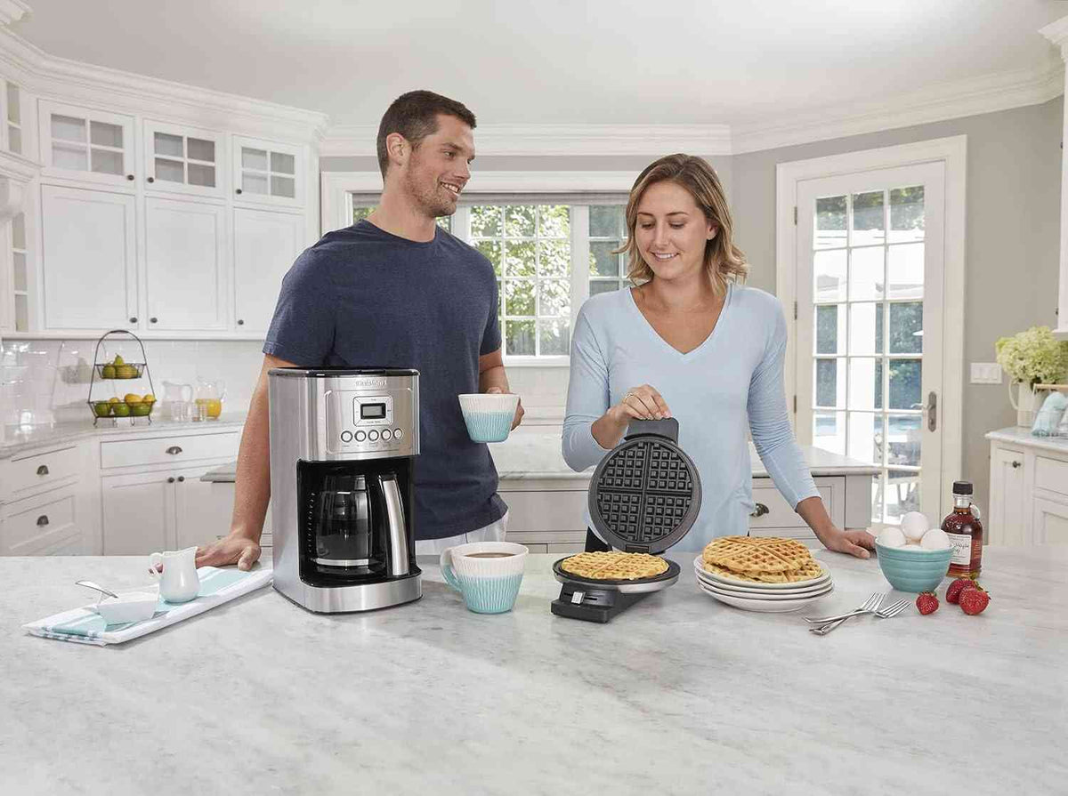 OXO Brew Conical Burr Coffee Grinder showcasing Cuisinart Perfectemp technology for hotter coffee and customizable brew strength
